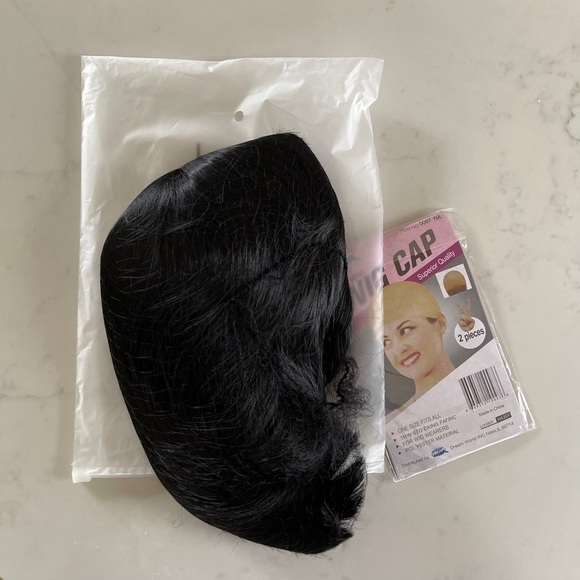 𝅺short black bob wig with bangs - Picture 6 of 6